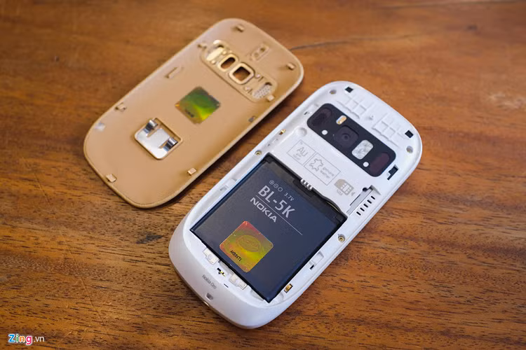 Tuy nhiên, cảm biến con xoay hồi chuyển của Oro không mượt như các mẫu điện thoại ngày nay trong trò chơi đua xe. 