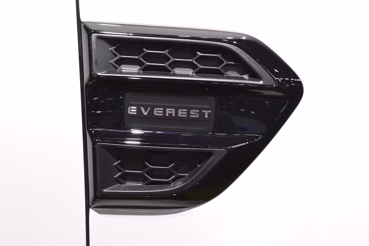 Động cơ Ford Everest Sport sẽ không có gì thay đổi. Xe vẫn sở hữu các tuỳ chọn gồm động cơ TDCI 3.2 L quen thuộc và động cơ diesel BiTurbo EcoBlue 2.0 L.