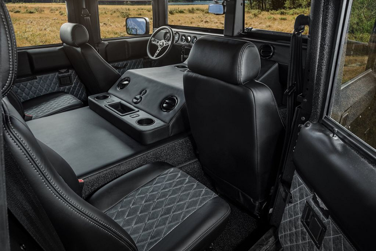 Cần số của H1 Launch Edition cũng mang tới vẻ mạnh mẽ và nam tính. 