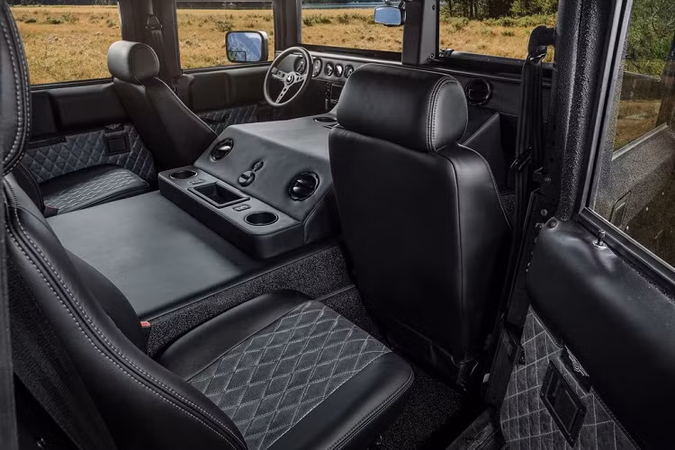 Cần số của H1 Launch Edition cũng mang tới vẻ mạnh mẽ và nam tính. 