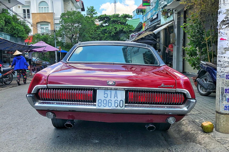 Cougar là dòng xe "Pony car" cơ bắp của thương hiệu Mercury, công ty con của Ford. Mercury Cougar nằm ở phân khúc cao cấp hơn Ford Mustang nhưng thấp hơn Ford Thunderbird.
