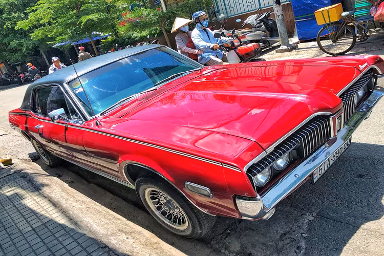 Chiếc xe mới tậu của nam rapper có tên gọi đầy đủ là Mercury Cougar XR-7 đời 1968. Mẫu xe này ra mắt lần đầu năm 1967 và chiếc Cougar của nam rapper thuộc thế hệ đầu tiên (1967-1970) 