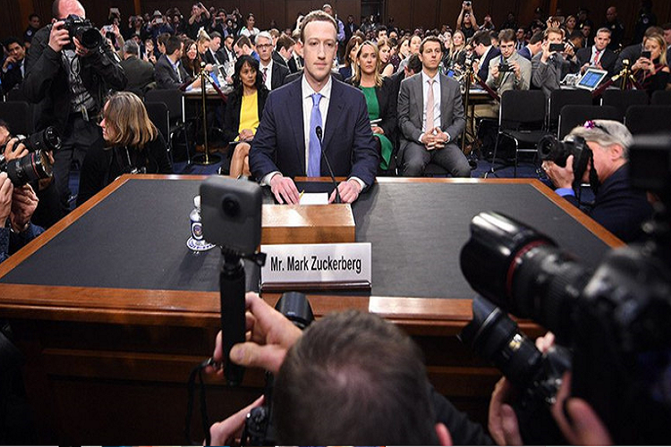 Mark Zuckerberg từng phải điều trần vì rò rỉ dữ liệu người dùng, phục vụ cho chiến dịch quảng cáo thay đổi kết quả bầu cử tổng thống Mỹ. Ảnh: Getty.