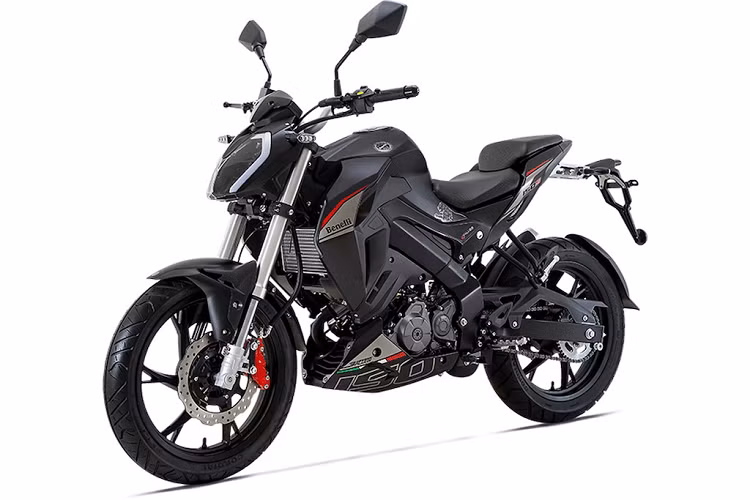 Tại Malaysia, giá xe Benelli 150S khởi điểm từ 8.588 Ringgit (tương đương 47,68 triệu đồng) và được bán với 3 màu khác nhau là đỏ - đen - xanh.