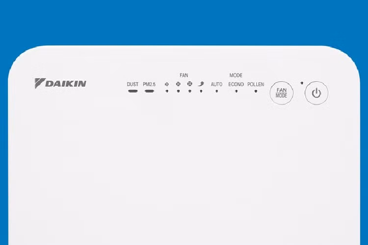 Hệ thống hút bụi của model này từ 3 hướng trên, dưới và ngang. Điều này giúp hút sạch bụi bẩn nhanh chóng, mang đến bầu không khí trong lành cho căn phòng của người dùng. Bên cạnh đó, máy lọc không khí có thể tự khởi động lại sau khi mất điện, đảm bảo quá trình lọc thải được tiếp diễn liên tục. Daikin MC30VVM-A có giá 4,5 triệu đồng. 