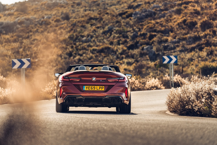 Bộ mâm hợp kim 20 inch là trang bị tiêu chuẩn cho M8 Competition.