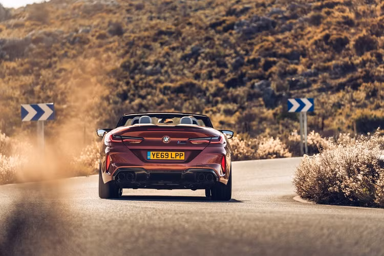 Bộ mâm hợp kim 20 inch là trang bị tiêu chuẩn cho M8 Competition.