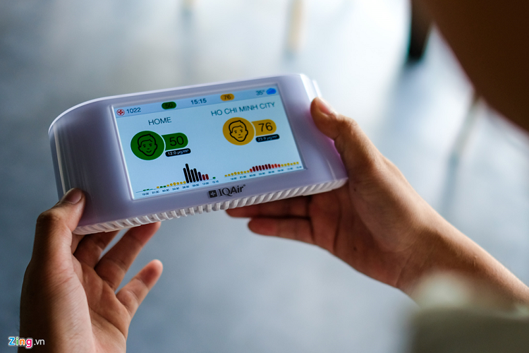 Máy đo AirVisual Pro là một thiết bị của IQAir. Model này có giá 295 USD. Sản phẩm này chưa được bán chính hãng tại Việt Nam, người dùng có thể mua thiết bị qua một số trang thương mại điện tử xuyên biên giới với giá 7,6 triệu đồng. 