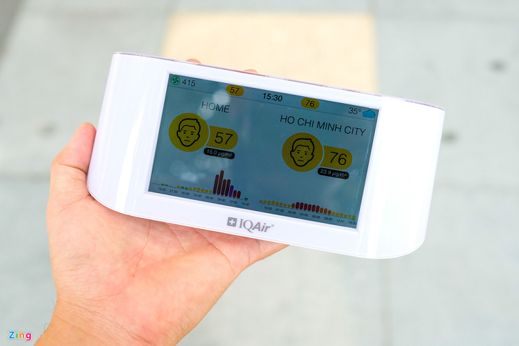 Ngoài ra, nếu không thích xem các thông tin về không khí, tôi có thể chuyển sang chế độ chỉ hiển thị đồng hồ. Giờ đây, sản phẩm như một chiếc đồng hồ để bàn.