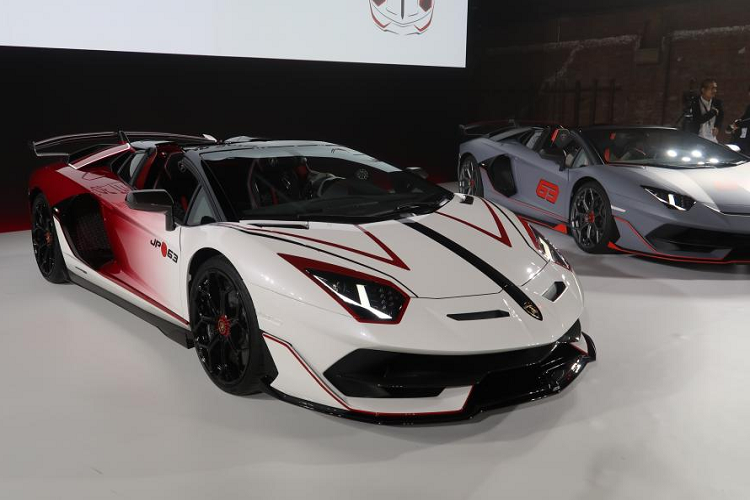 Tại một chương trình đặc biệt thuộc Lễ hội Lamborghini tại Nhật Bản, CEO của hãng, ông Stefano Dominiceli đã vén màn ba mẫu xe đặc biệt được lấy cảm hứng từ bộ môn hát múa dân gian Kabuki. Trước khi được chính thức ra mắt, khán giả tại đây cũng đã được thưởng thúc một màn “Kabuki” đến từ nghệ sĩ lừng danh Ainosuke Takaoka.