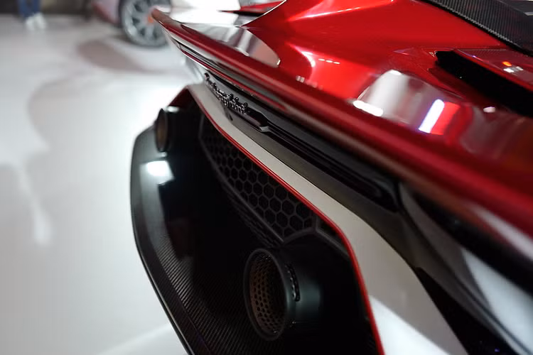 Có vẻ như, chính chiếc Aventador SVJ Roadster là điểm nhấn tại sự kiện lần này. Hai chiếc xe còn lại là Làmborghini Huracan EVO Spyder và Urus sẽ có cho mình sự kiện ra mắt riêng trong tương lai.