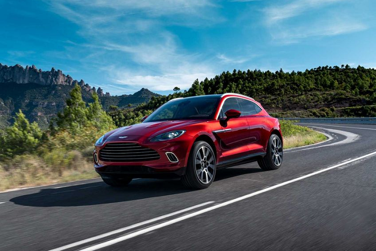 Giống như những người anh em khác, DBX sẽ sở hữu một khoang cabin sang trọng và êm ái. Hơn nữa, thương hiệu ‘Q by Aston Martin’ cũng luôn đồng hành cùng những ý tưởng cá nhân hóa hay sự sáng tạo của khách hàng với những chiếc DBX của họ.