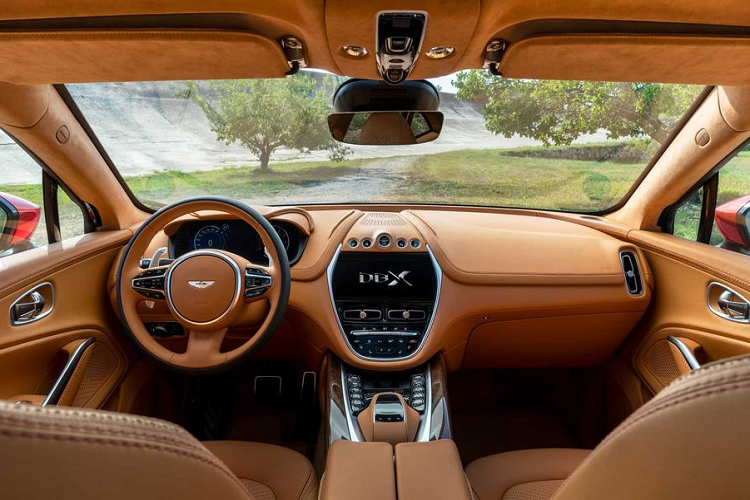 Về sản phẩm, Aston Martin DBX 2020 mới sẽ tham gia vào phân khúc crossover. Các model thế hệ đầu sẽ sử dụng khối động cơ V8 4.0 lít Twin-turbo, sản sinh công suất cực đại 542 mã lực và 700 Nm mô-men xoắn trong khi đó, phiên bản V12 hứa hẹn sẽ xuất hiện trong thời gian tới.