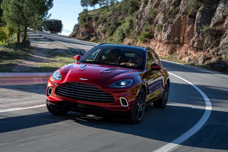 Mới đây, dự án xây dựng nhà máy mới của Aston Martin đặt tại St. Athan, xứ Wales đã chính thức hoàn thành và sẽ trở thành nơi sản xuất những chiếc siêu SUV Aston Martin DBX đầu tiên. Vị CEO công ty – Andy Palmer và Thủ tướng Wales đã chính thức khánh thành nhà máy này vào ngày mùng 6 tháng 12 vừa qua.