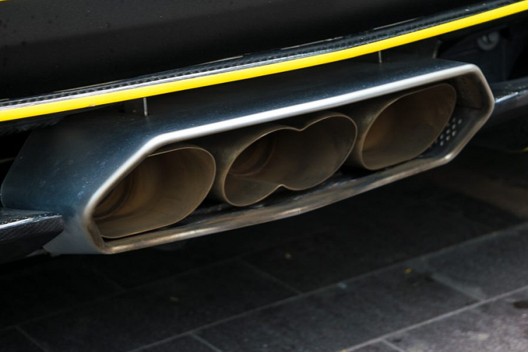 Với kiểu cấu trúc này, âm thanh từ động cơ sẽ uy lực hơn nhưng cũng không thể cắt giảm độ lớn từ động cơ như những hệ thống pô kia. Với việc không gặp bất cứ cản trở nào trong việc thải khí, hệ thống pô của Novitec có thể tối ưu hóa hiệu năng, giúp chiếc Aventador tăng thêm khoảng từ 20 đến 30 mã lực.