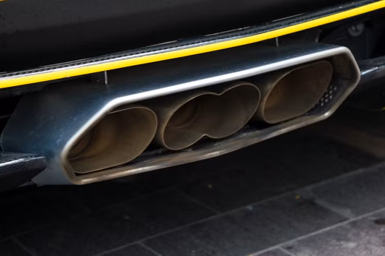 Với kiểu cấu trúc này, âm thanh từ động cơ sẽ uy lực hơn nhưng cũng không thể cắt giảm độ lớn từ động cơ như những hệ thống pô kia. Với việc không gặp bất cứ cản trở nào trong việc thải khí, hệ thống pô của Novitec có thể tối ưu hóa hiệu năng, giúp chiếc Aventador tăng thêm khoảng từ 20 đến 30 mã lực.