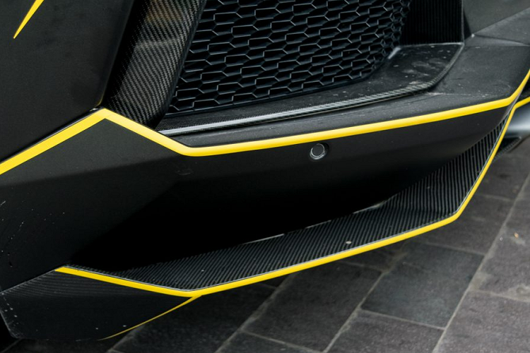 Chiếc Aventador độ ống xả Novitec này dường như là một “quái thú đường phố”. Hệ thống ống xả của Novitec không sử dụng kiểu thiết kế Valvetronic với khả năng tắt, mở âm thanh của xe giống những bộ ống xả của IPE hay Fi hiện có mặt tại Việt Nam.