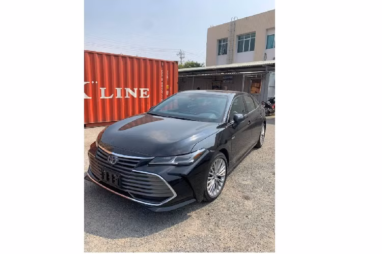 Khối động cơ này giúp cho sedan Toyota Avalon Hybrid Limited 2020 dễ dàng tăng tốc 0-96 km/h trong 7,8 giây. So với phiên bản sử dụng động cơ đốt trong 3.5L, khả năng tăng tốc của phiên bản hybrid chậm hơn.
