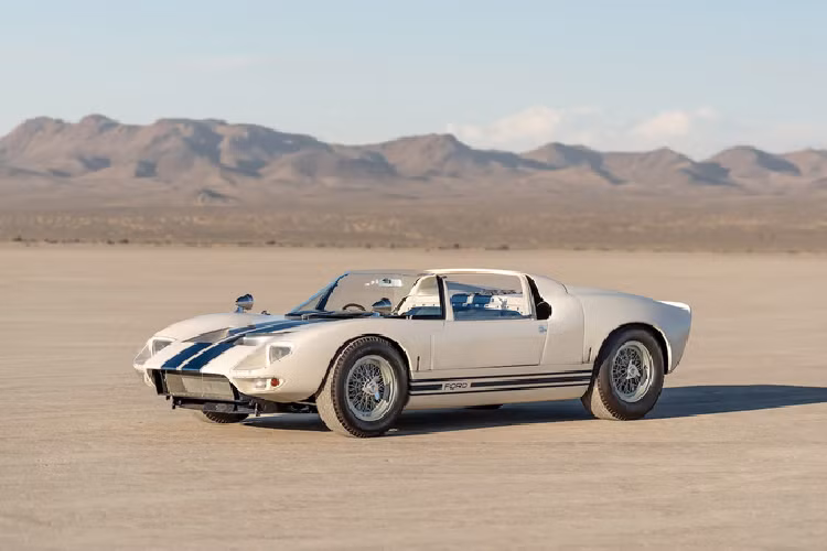  Siêu xe mui trần Ford này từng xuất hiện trong nhiều sự kiện ôtô nổi tiếng như Concours d’Elegance, Pebble Beach…