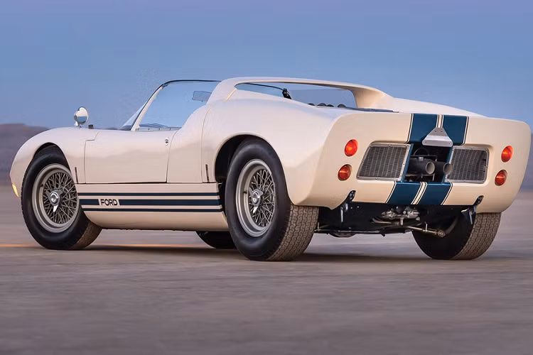 Trong thời gian ở Mỹ, Siêu xe Ford GT40 Roadster chủ yếu được sử dụng cho mục đích thương mại, đây cũng là chiếc Ford GT40 duy nhất mà Henry Ford II (chủ tịch tập đoàn Ford) từng chạy thử.