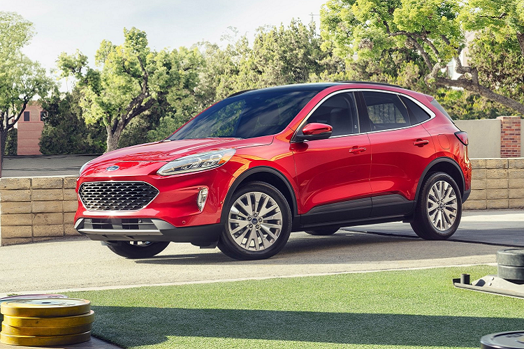 Sau thời gian dài vắng bóng, Ford Escape quay trở lại Việt Nam với diện mạo hoàn toàn mới, năng động và trẻ trung hơn. Đồng thời, Escape 2019 còn được nâng cấp nhiều tính năng tiện nghi và an toàn hiện đại. Đáng chú ý, Escape thế hệ thứ 4 được trang bị động cơ tăng áp EcoBoost 1.5L. Với giá bán dự kiến 1 tỷ đồng, Ford Escape sẽ nằm ở cùng phân khúc crossover 5 chỗ hiện diện Mazda CX-5 và Hyundai Tucson.