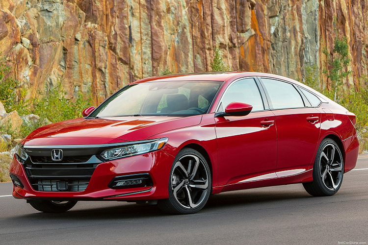 Với sự có mặt của Accord mới, danh mục sản phẩm của Honda tại Việt Nam sẽ trở nên đầy đủ và hấp dẫn hơn trước. Chiếc sedan hạng D của Honda trang bị động cơ Turbo VTEC 1.5L đi cùng hộp số vô cấp CVT. Nhiều khả năng Honda Accord cũng sẽ nhập khẩu từ Thái Lan như đối thủ đồng hương Toyota Camry, giá bán dự kiến vào khoảng 1,2 tỷ đồng.
