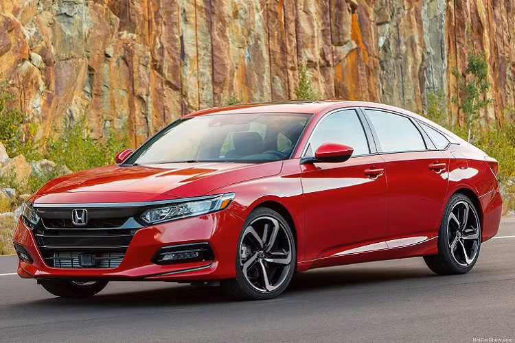 Với sự có mặt của Accord mới, danh mục sản phẩm của Honda tại Việt Nam sẽ trở nên đầy đủ và hấp dẫn hơn trước. Chiếc sedan hạng D của Honda trang bị động cơ Turbo VTEC 1.5L đi cùng hộp số vô cấp CVT. Nhiều khả năng Honda Accord cũng sẽ nhập khẩu từ Thái Lan như đối thủ đồng hương Toyota Camry, giá bán dự kiến vào khoảng 1,2 tỷ đồng.