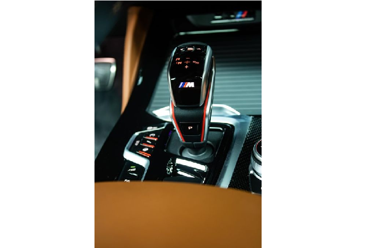 Và một loạt các tính năng an toàn khác như An toàn chủ động Active Guard, Active Protection, Hỗ trợ lái chủ động, Cảnh báo va chạm phía trước với Tính năng tự động phanh khẩn cấp.