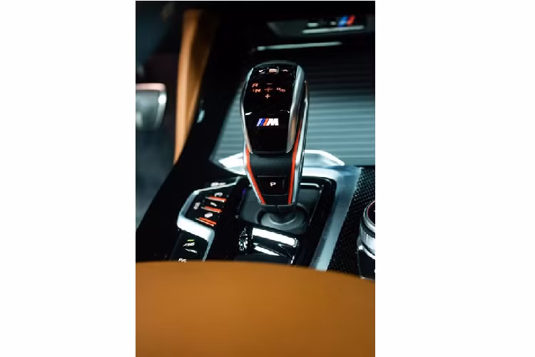 Và một loạt các tính năng an toàn khác như An toàn chủ động Active Guard, Active Protection, Hỗ trợ lái chủ động, Cảnh báo va chạm phía trước với Tính năng tự động phanh khẩn cấp.