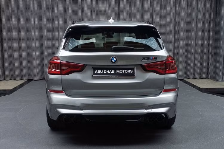 Tuy nhiên, một cuộc thử nghiệm Dyno vào tháng trước đã đo được lượng công suất sản sinh tại bánh xe ở mức 491 sức ngựa, có nghĩa công suất tại phần trục sẽ không dưới 524 mã. Giá xe BMW X3 M Competition hiện chưa có thông tin cụ thể.