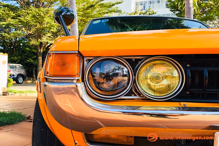 Chiếc Toyota Celica Ta22 được vận chuyển ra Vũng Tàu bằng xe tải chuyên dụng. Ngoại thất trông bóng bẩy và cực kỳ hấp dẫn