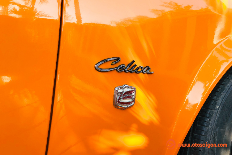 Để có vẻ đẹp như hiện nay chiếc Celica Ta22 đời 1972 này được chủ nhân đại tu ở nhiều hạng mục như: Dàn đồng – sơn thân vỏ, gầm, động cơ và cả nội thất. Nhiều phụ tùng trên xe được chủ nhân săn lùng mua mới để trả lại vẻ đẹp nguyên bản và hoài cổ của xe.