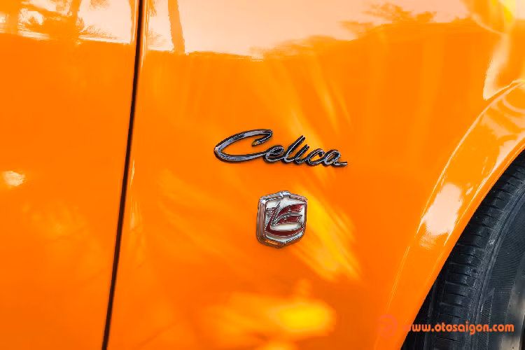 Để có vẻ đẹp như hiện nay chiếc Celica Ta22 đời 1972 này được chủ nhân đại tu ở nhiều hạng mục như: Dàn đồng – sơn thân vỏ, gầm, động cơ và cả nội thất. Nhiều phụ tùng trên xe được chủ nhân săn lùng mua mới để trả lại vẻ đẹp nguyên bản và hoài cổ của xe.