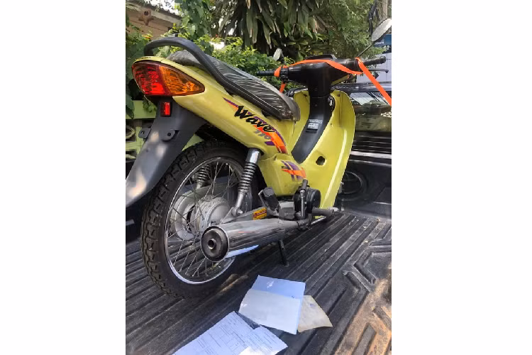 Sự thành công của mẫu xe Honda Wave Thái 110 đã khiến những chiếc xe này bị làm nhái kiểu dáng bởi các thương hiệu Trung Quốc và bán với giá rẻ hơn rất nhiều tại Việt Nam.