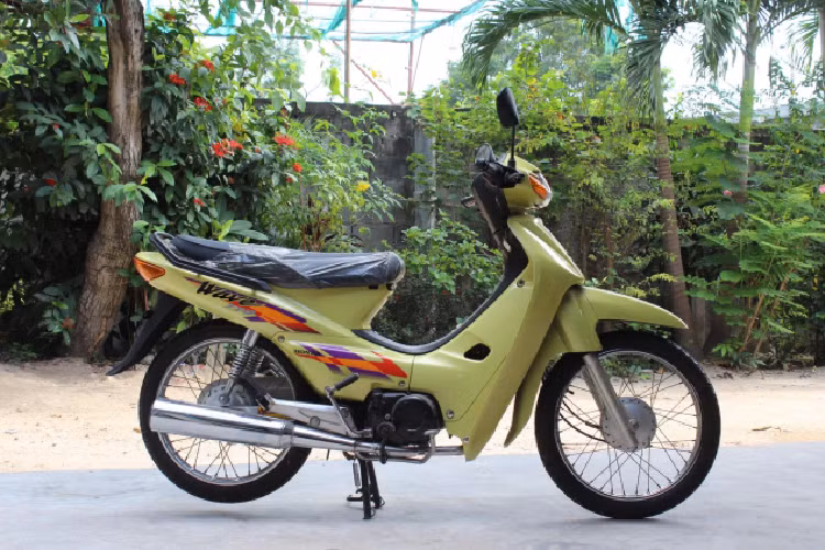 Xe còn luôn cả giấy mua bán từ hãng xe của 19 năm về trước bên Thailand. Sổ bảo hành theo xe 19 năm.