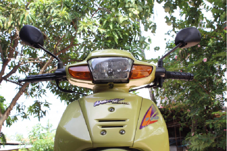 Một biker có nickname Anh Tú Khôi là chủ nhân chiếc xe trên cho biết: Chiếc này anh được mua tận bên Thailand qua một người cũng có đam mê sưu tầm xe cổ &amp; vận chuyển về Việt Nam, tình trạng xe zin toàn bộ &amp; chưa từng lăn bánh trong 19 năm qua.