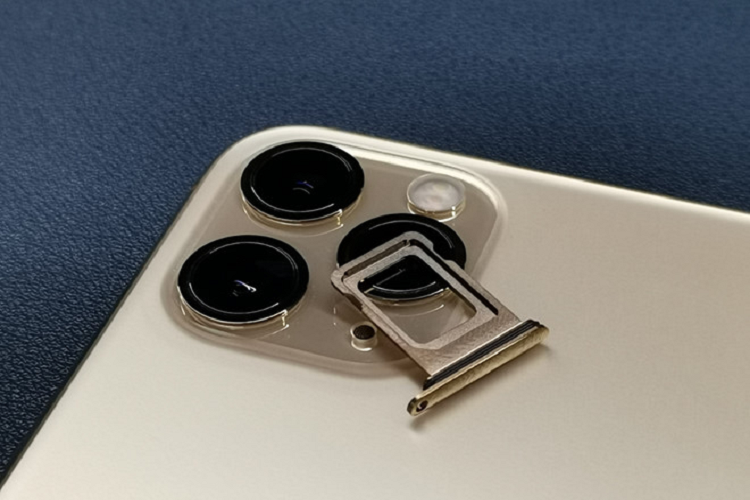 Dung iPhone 11 hai sim, mua hang xach tay tu nuoc nao?