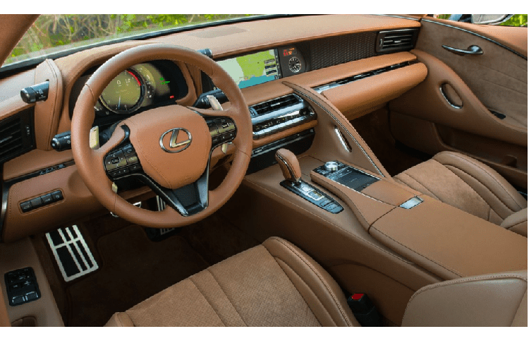 Lexus LC500 Hệ thống động cơ V8 và dáng vẻ tuyệt đẹp không phải là những ưu điểm duy nhất của Lexus LC500. Nội thất của xe cũng rất dễ chịu và thừa sức giúp người ta vượt qua một chuyến đi dài. Tuy nhiên, hệ thống thông tin giải trí của xe có thể khiến một số người bực mình.