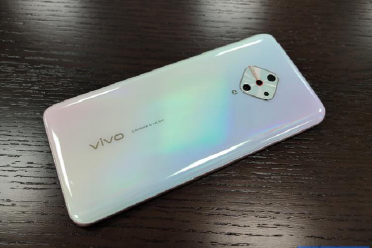 Vivo V17 lo hinh anh, camera sau hinh kim cuong