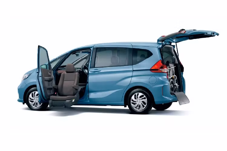 Tại Nhật Bản, giá xe Honda Freed 2020 có giá từ 1.997.600 yen (tương đương 430 triệu đồng) cho bản máy xăng 1.5L. Freed có các cấu hình 4, 5, 6 và 7 chỗ ngồi cho khách hàng lựa chọn tùy theo nhu cầu riêng.