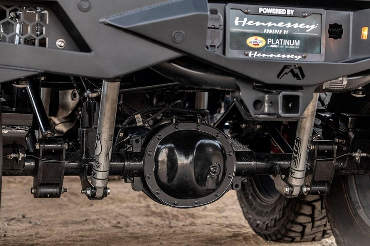 Giống như tất cả các sản phẩm của Hennessey, chiếc Chevrolet Silverado Goliath 6×6 này cũng đi kèm gói bảo hành 3 năm hoặc 58.000 km, tùy điều kiện nào đến trước.