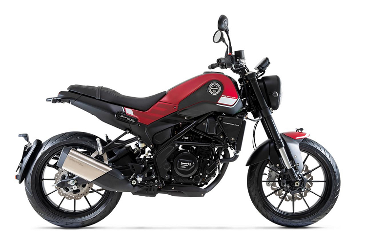 Trong dịp này, Benelli cũng cho mang đến mẫu scrambler Leoncino 250. Ngoài phần động cơ, mẫu xe này không có quá nhiều khác biệt so với đàn anh Leoncino 500. Xe có giá bán tương tự TRK 251 với 2 phiên bản khác nhau bao gồm một phiên bản trang bị phanh đĩa thông thường, phiên bản còn lại được trang bị thêm ABS