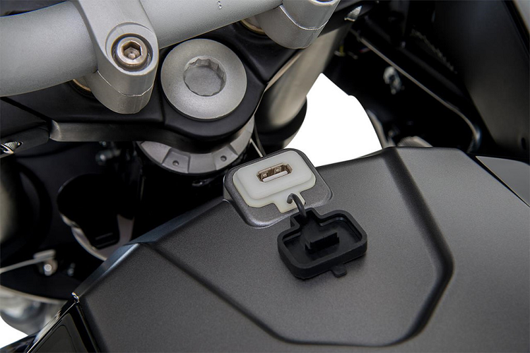 Xế phượt Benelli TRK 251 được trang bị động cơ xy-lanh đơn, dung tích 249 cc, 4 thì, DOHC, làm mát bằng dung dịch, cho công suất 26,8 mã lực tại 10.500 vòng/phút mô-men xoắn cực đại của xe không được Benelli đề cập. Sức mạnh được truyền đến bánh sau thông qua hộp số 6 cấp.