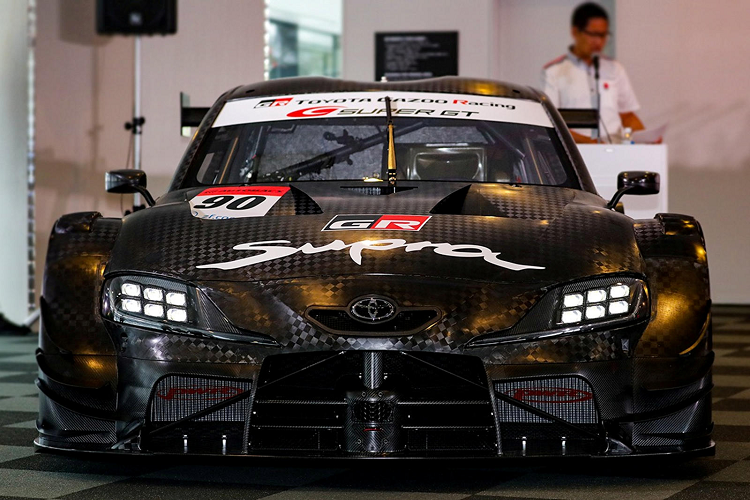 Đây chính là một đối thủ đáng gờm đối với những chiếc xe đua đến khác như Infiniti, Nissan,…