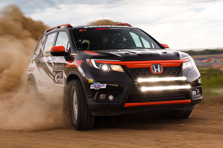 Ngoài CR-V, Honda cũng mang đến SEMA mẫu xe SUV mới Honda Passport thế hệ mới (được định vị nằm giữa CR-V và Pilot), Passport được nâng cấp mạnh mẽ thể hiện khả năng off-road. Chiếc xe này đã tham dự giải đua American Rally Association tại Mỹ trong phân hạng ‘’4WD Limited’’.