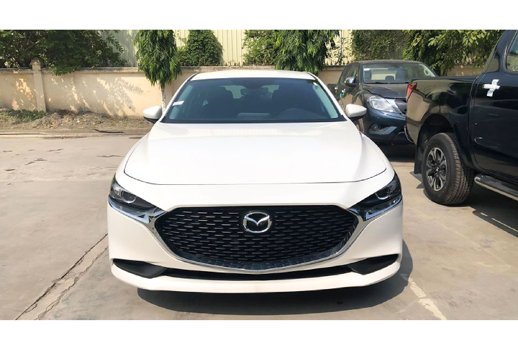 Mazda3 thế hệ mới được đánh giá là một trong những dòng xe có thiết kế đẹp nhất phân khúc sedan hạng C hiện nay. Tương tự thế hệ cũ, thế hệ mới của Mazda3 vẫn trung thành với ngôn ngữ thiết kế Kodo đầy tinh tế và đặc biệt là hợp thị hiếu số đông người Việt.