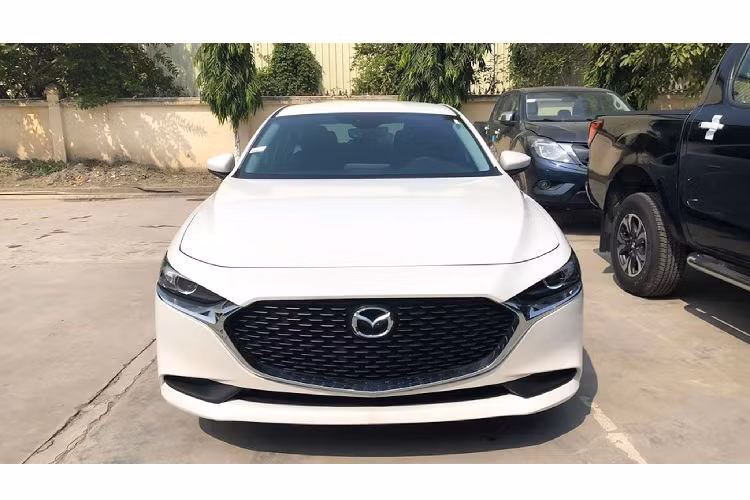 Mazda3 thế hệ mới được đánh giá là một trong những dòng xe có thiết kế đẹp nhất phân khúc sedan hạng C hiện nay. Tương tự thế hệ cũ, thế hệ mới của Mazda3 vẫn trung thành với ngôn ngữ thiết kế Kodo đầy tinh tế và đặc biệt là hợp thị hiếu số đông người Việt.