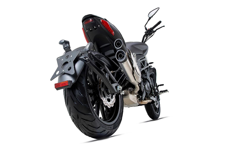 Những điểm nổi bật thiết kế của Benelli 502C 2019 là được trang bị bộ khung sườn mắt cáo, đồng hồ dạng full-LCD, hệ thống đèn pha và đèn tín hiệu sử dụng công nghệ LED.