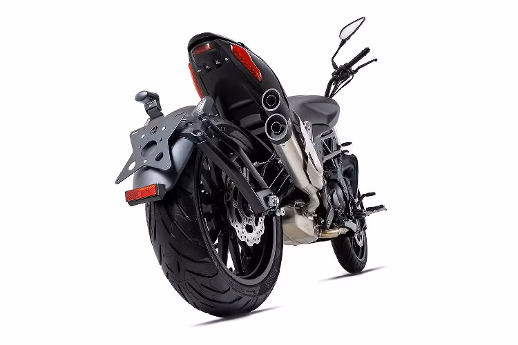 Những điểm nổi bật thiết kế của Benelli 502C 2019 là được trang bị bộ khung sườn mắt cáo, đồng hồ dạng full-LCD, hệ thống đèn pha và đèn tín hiệu sử dụng công nghệ LED.