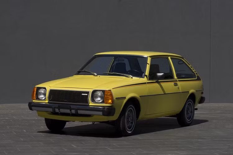 Năm 1977, Mazda mang mẫu GLC (Great Little Car) đến thị trường Bắc Mỹ. Được thiết kế trong chỉ 18 tháng, Mazda GLC sở hữu động cơ 1.3L mạnh 53 mã lực, đi kèm hệ dẫn động cầu sau. GLC có cả phiên bản hatchback và wagon. Chính GLC đã đặt nền tảng cho những mẫu xe cỡ nhỏ tại thị trường Mỹ, để thành công tiếp tục đến với 323, Protege và Mazda3 sau này. 